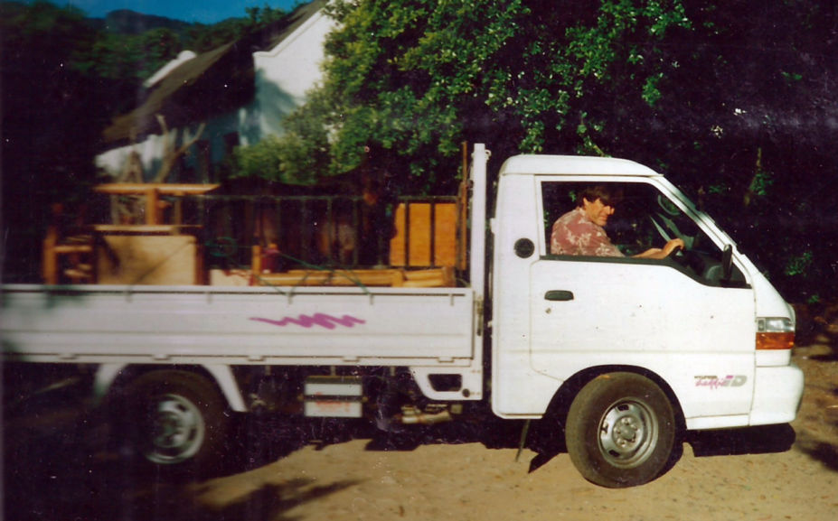 Clive transporting Elvis in truck